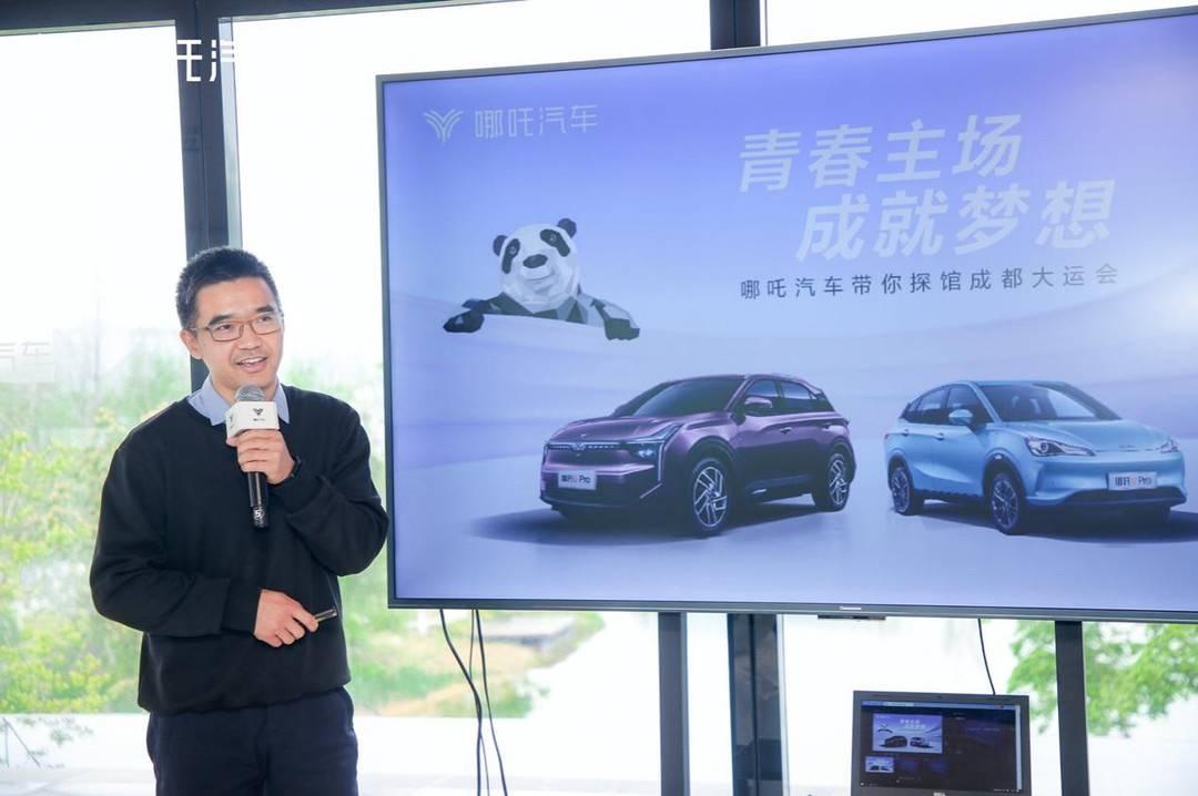 最新运动跑步鞋——科技引领未来，一触即跑的时尚之选