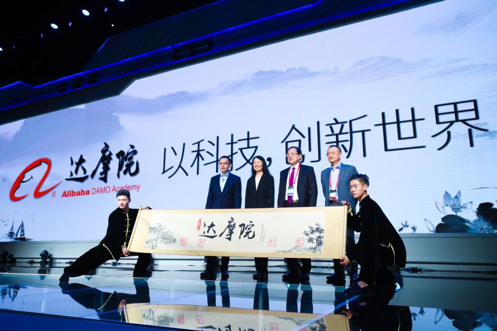 探索前沿科技，步月最新，领略未来生活的崭新步伐