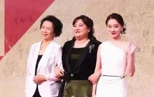 链两个演员，友情与陪伴的温馨日常