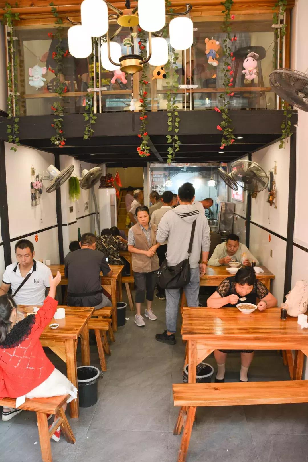 联合早报薄最新消息，小巷中的独特风味特色小店揭秘