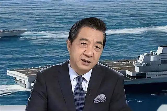 张召忠最新军事视频，小巷深处的军事天地与独特小店揭秘