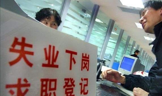 下岗职工退休最新消息，小巷深处的独特退休生活体验