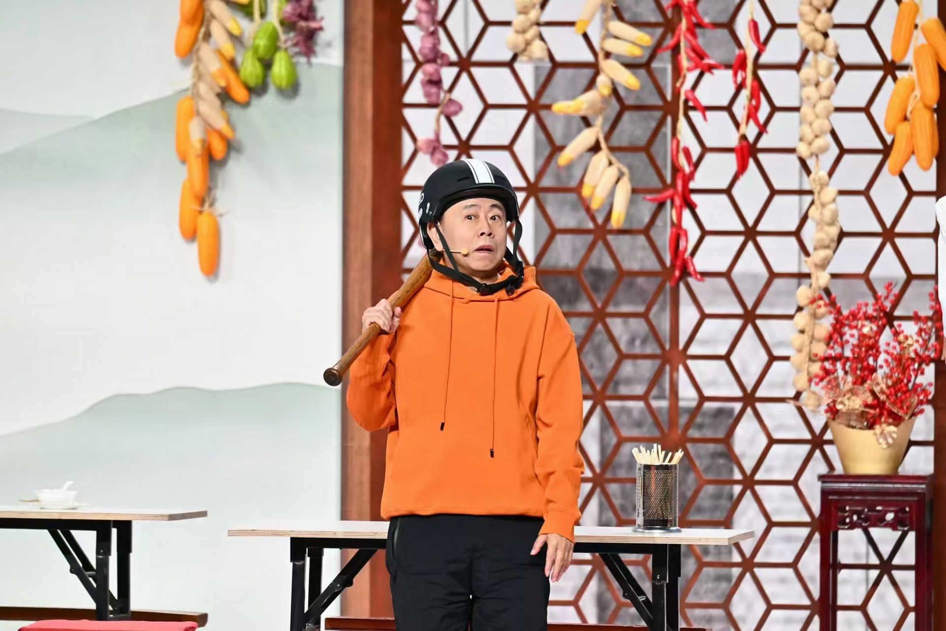 潘长江最新小品与巷弄深处特色小店的魅力